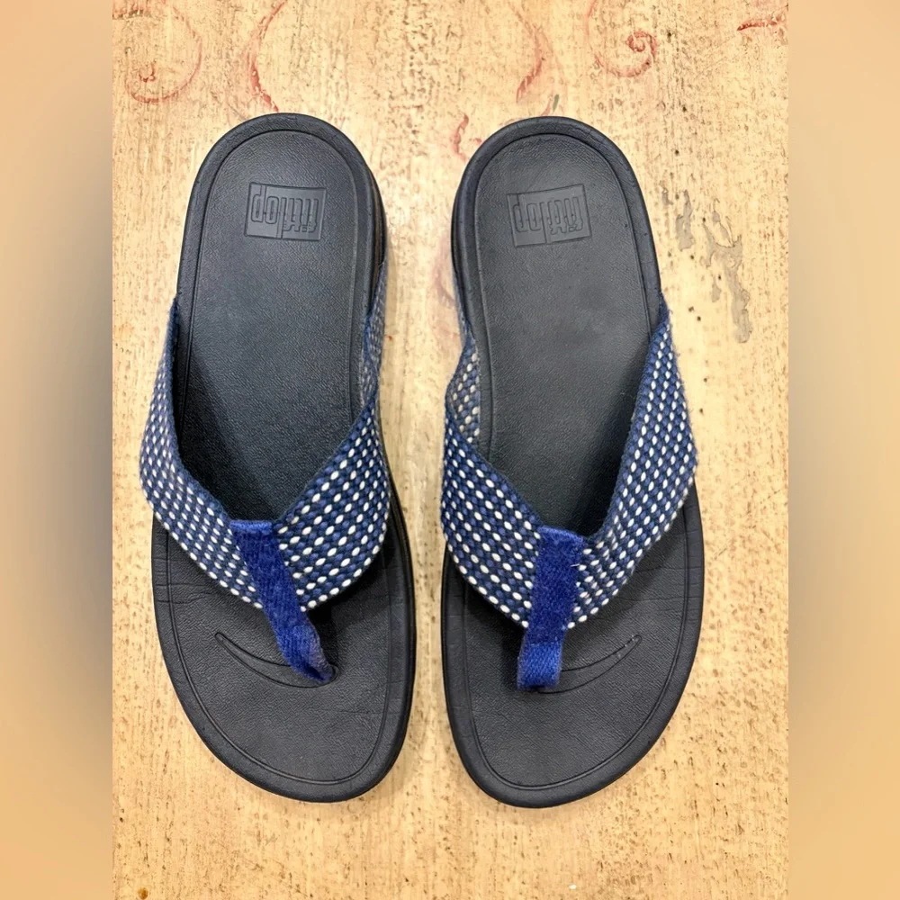FitFlop Women's Surfa Flip-Flop in Midnight Navy/Tiptoe Grey - Picture 5 of 7
